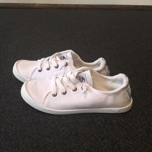 Adorable Roxy sneakers